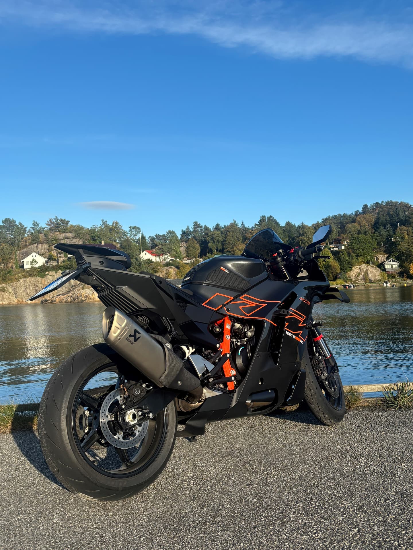 2026 KTM 990 RC R ved fjorden